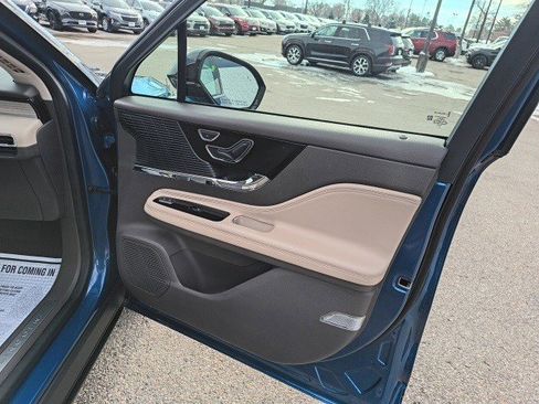 Used 2020 Lincoln Corsair AWD w/ Premium Package image 18