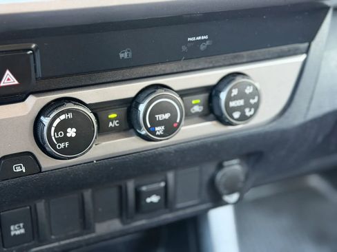 Used 2020 Toyota Tacoma SR5 RWD image 31