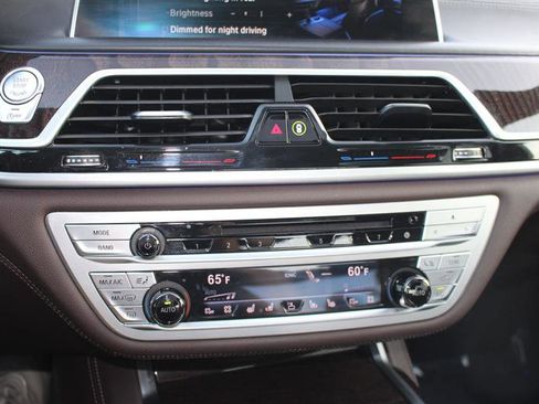 Used 2018 BMW 750i xDrive 750i xDrive image 21