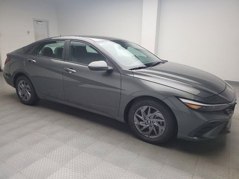 Used 2024 Hyundai Elantra SEL FWD image 11