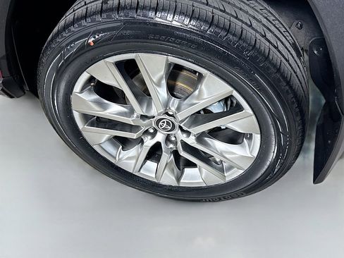 Certified 2021 Toyota RAV4 XLE Premium image 31