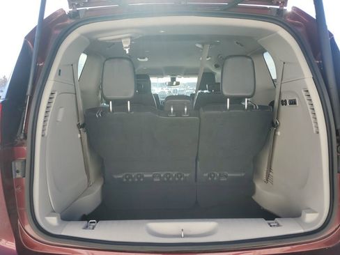 Used 2018 Chrysler Pacifica Limited image 36