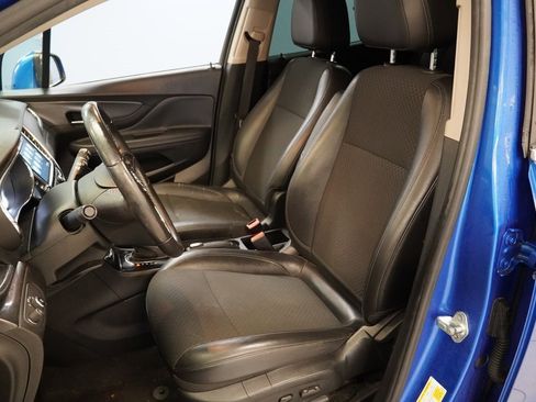 Used 2018 Buick Encore Preferred image 2