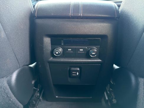 Used 2020 Chevrolet Traverse LT image 22