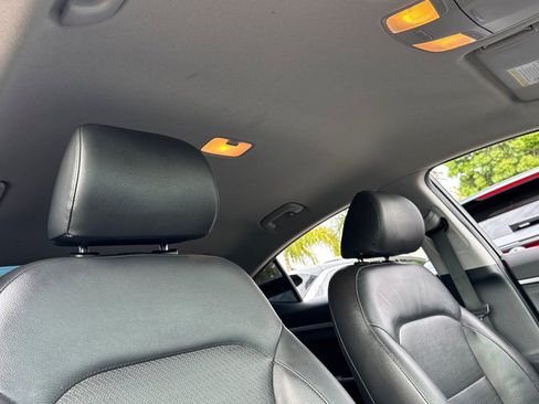 Used 2020 Hyundai Elantra Limited w/ Cargo Package (C1) image 16