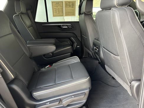Used 2025 Chevrolet Tahoe Premier AWD/4WD image 21