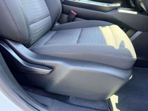 Used 2025 Chevrolet Equinox LT AWD/4WD image 18