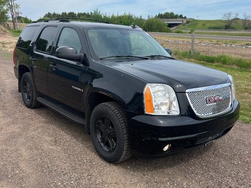 Used 2007 GMC Yukon SLT w/ SLT Preferred Equipment Group AWD/4WD image 3