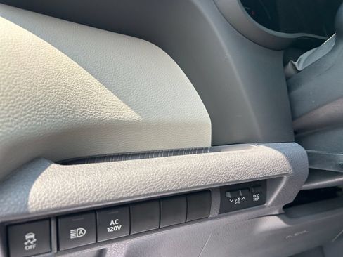 Used 2022 Toyota Sienna XLE w/ XLE Plus Package FWD image 15