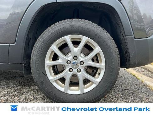 Used 2017 Jeep Cherokee Latitude w/ Cold Weather Group AWD/4WD image 9