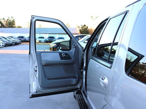 Used 2005 Ford Expedition XLT image 29