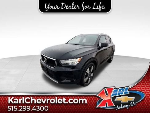Used 2020 Volvo XC40 T5 Momentum w/ Protection Package Premier image 1