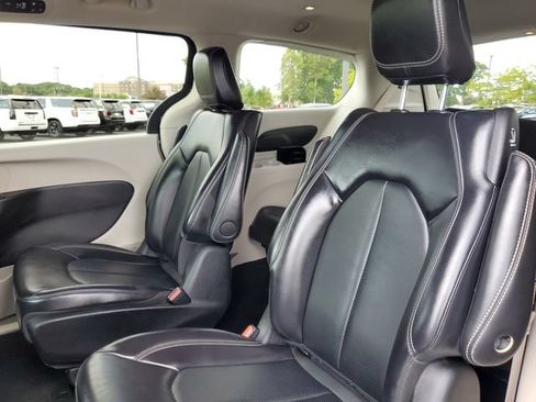 Used 2024 Chrysler Pacifica Limited FWD image 33