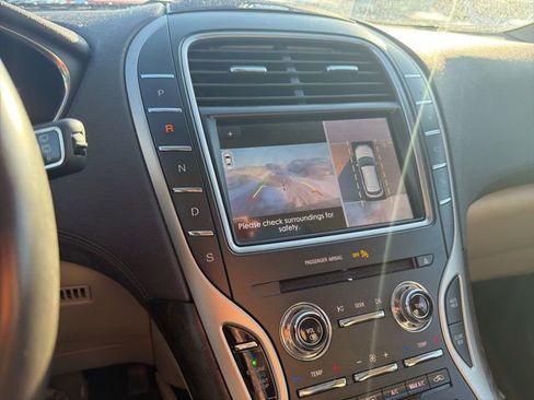 Used 2020 Lincoln Nautilus Reserve image 12