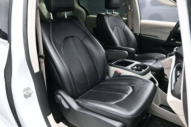 Certified 2024 Chrysler Pacifica Touring-L FWD image 18