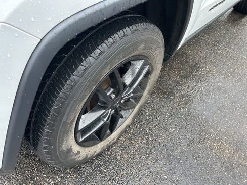 Used 2017 Jeep Grand Cherokee Limited AWD/4WD image 19