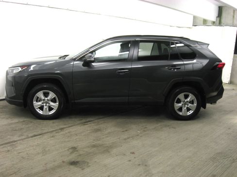 Used 2021 Toyota RAV4 XLE w/ Convenience Package image 25