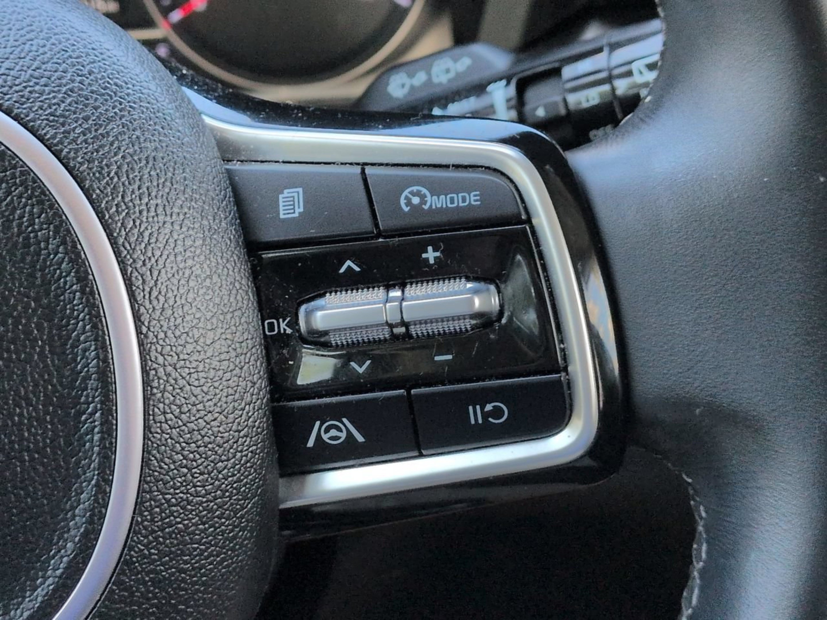 Used 2022 Kia Sorento S FWD image 32