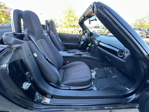 Used 2006 MAZDA MX-5 Miata Sport image 16