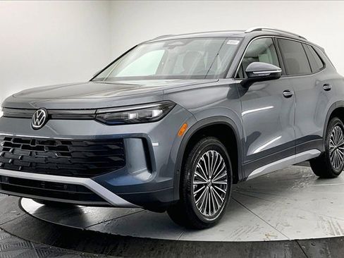 New 2026 Volkswagen Tiguan S image 2