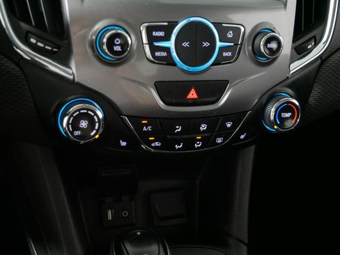 Used 2017 Chevrolet Cruze LT w/ Sun And Sound Package FWD image 23