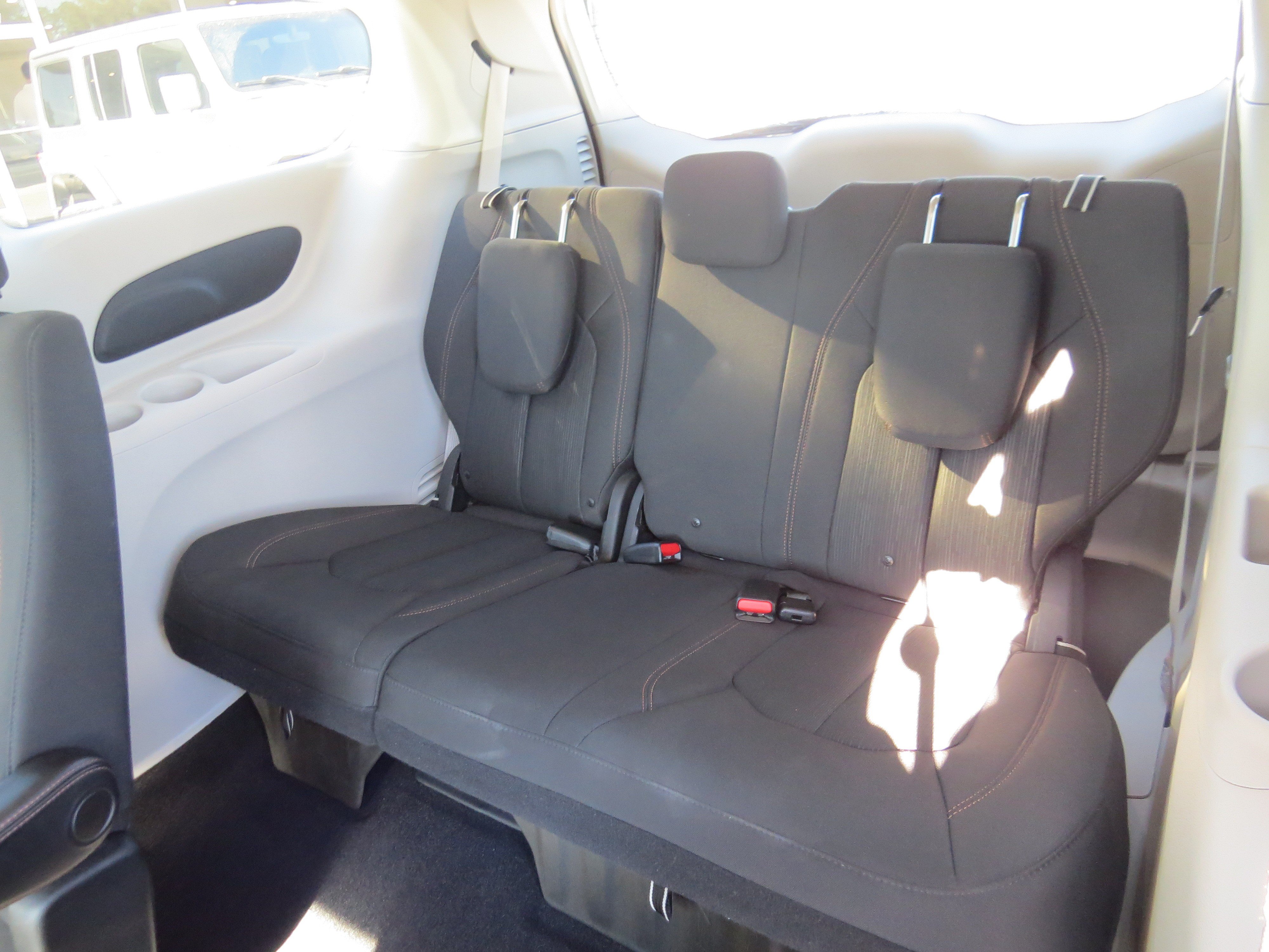 Used 2018 Chrysler Pacifica Touring Plus FWD image 14