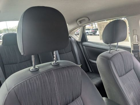 Used 2018 Nissan Sentra SV FWD image 3