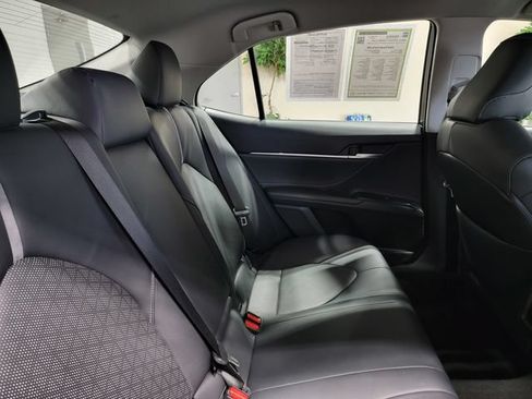 Used 2018 Toyota Camry XSE FWD image 15
