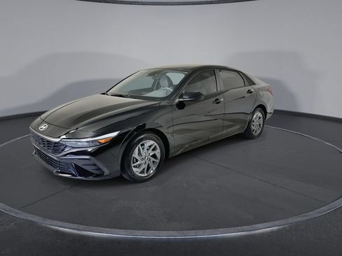 Certified 2025 Hyundai Elantra Hybrid FWD image 4