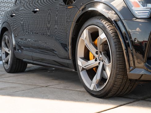 Certified 2023 Audi e-tron S Prestige w/ Prestige Package image 38