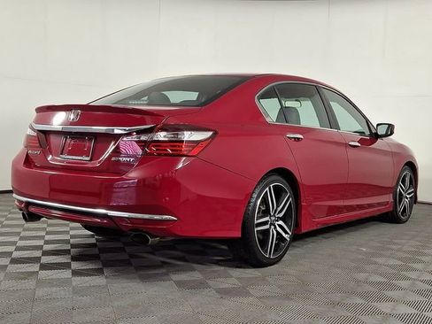Used 2017 Honda Accord Sport image 9