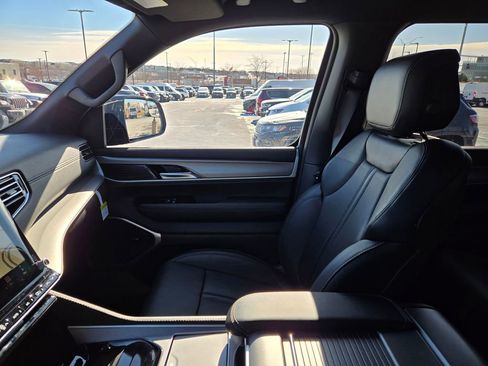 New 2026 Jeep Grand Wagoneer 4WD image 24