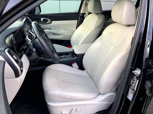 Used 2022 Kia Sorento S FWD image 8