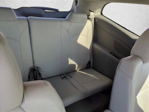 Used 2017 Chevrolet Traverse LT image 24