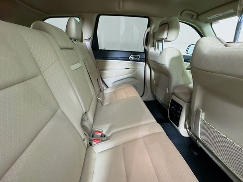 Used 2021 Jeep Grand Cherokee Laredo RWD image 25