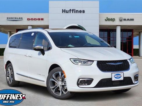 New 2026 Chrysler Pacifica Pinnacle image 1