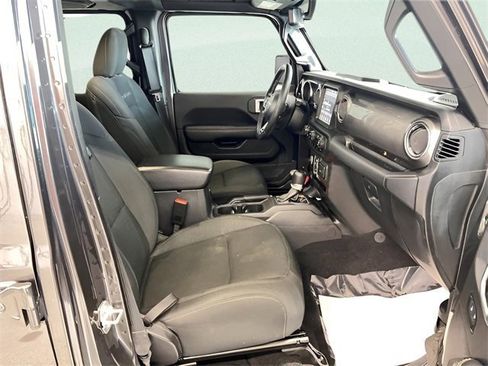 Used 2020 Jeep Gladiator Overland image 8
