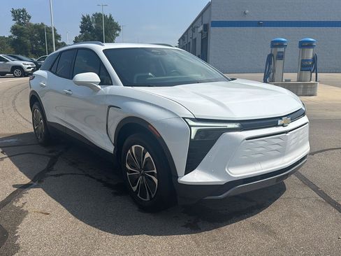 Used 2024 Chevrolet Blazer EV LT AWD/4WD image 7