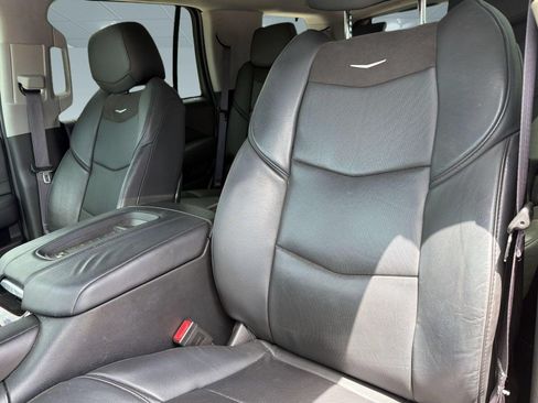 Used 2016 Cadillac Escalade Luxury RWD image 27