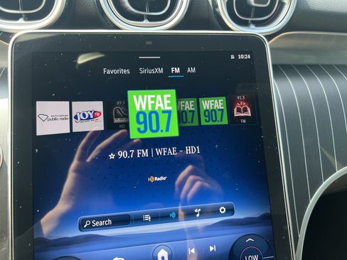 Used 2025 Mercedes-Benz GLC 300 4MATIC image 23