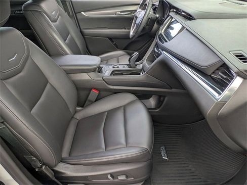 Used 2023 Cadillac XT6 Luxury image 40
