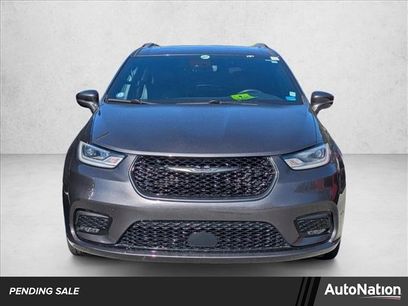 Used 2021 Chrysler Pacifica Limited w/ Uconnect Theater Family Group