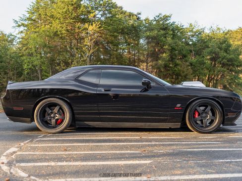 Used 2009 Dodge Challenger SRT8 w/ SRT Option Group II image 9