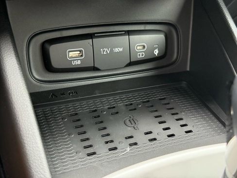 New 2025 Hyundai Venue Limited image 15