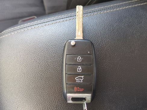 Used 2020 Kia Sportage LX image 23