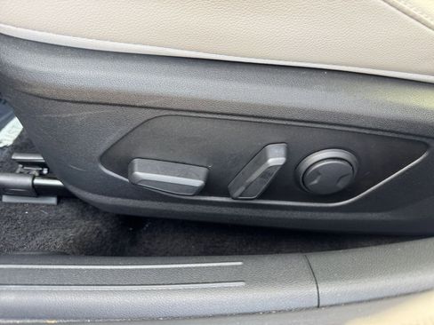 Used 2025 Hyundai Elantra Limited image 23