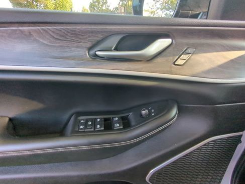 Used 2023 Jeep Grand Cherokee 4WD 4xe image 8