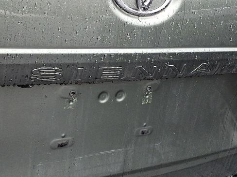 Used 2020 Toyota Sienna LE image 29