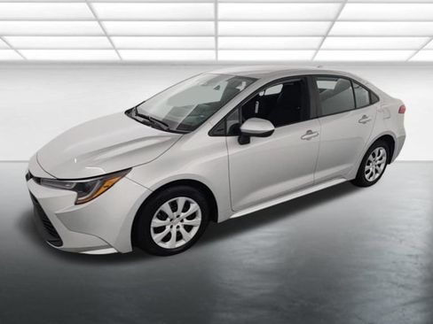 Used 2024 Toyota Corolla LE FWD image 3