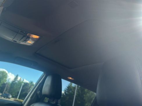 Used 2019 Toyota Highlander XLE AWD/4WD image 15